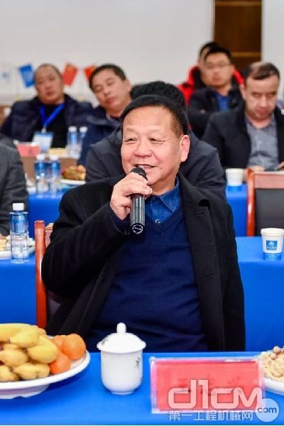 王志興董事長(zhǎng)主持討論