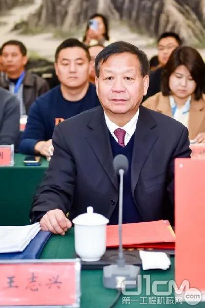 輪值主席亞龍筑機(jī)董事長(zhǎng)王志興致辭