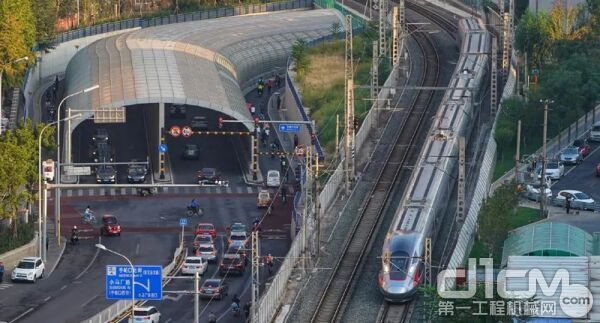 京雄城際鐵路全線通車(chē)