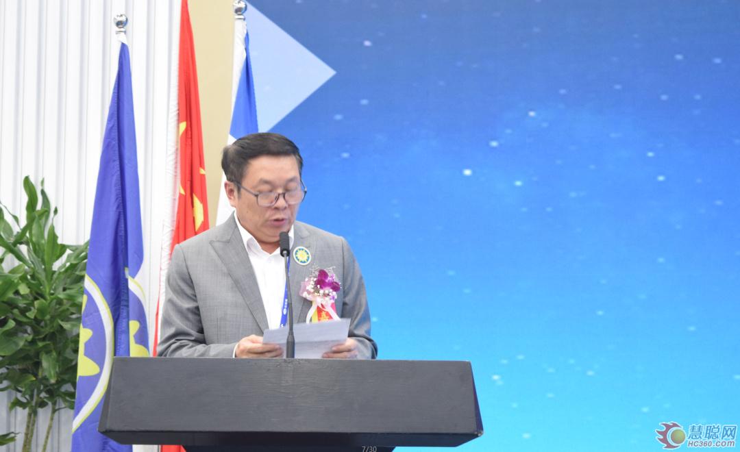 陳坤明會(huì)長(zhǎng)做第一屆會(huì)務(wù)工作報(bào)告