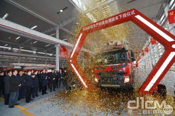 全球首臺國六大跨度舉高噴射消防車下線