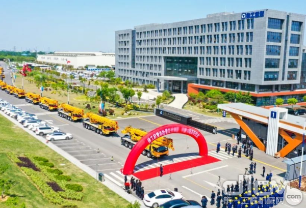 徐工海外定制起重機(jī)批量發(fā)往“一帶一路”