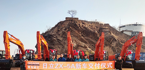 日立建機(jī)ZX240-5A液壓挖掘機(jī)交付儀式