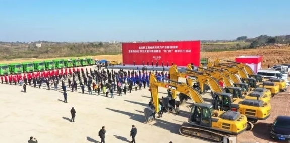 徐工挖掘機搶抓節(jié)后各地基礎(chǔ)建設(shè)、復(fù)工復(fù)產(chǎn)的黃金期，深耕國內(nèi)市場