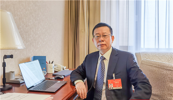 全國人大代表，中國鐵建重工集團黨委書記、董事長劉飛香。