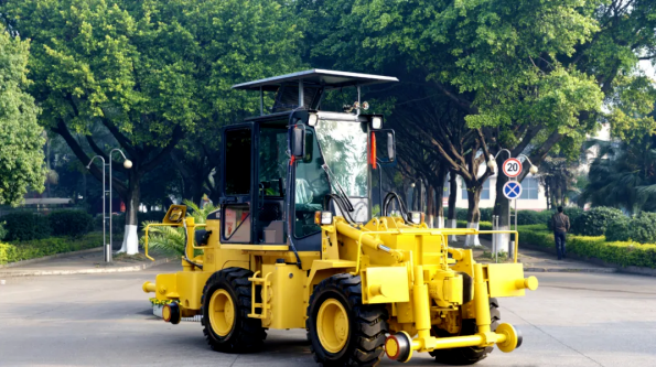820C 華麗轉(zhuǎn)身 新型公鐵兩用牽引車
