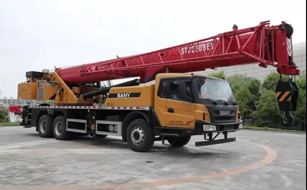 三一25噸“純電動”汽車起重機(jī)