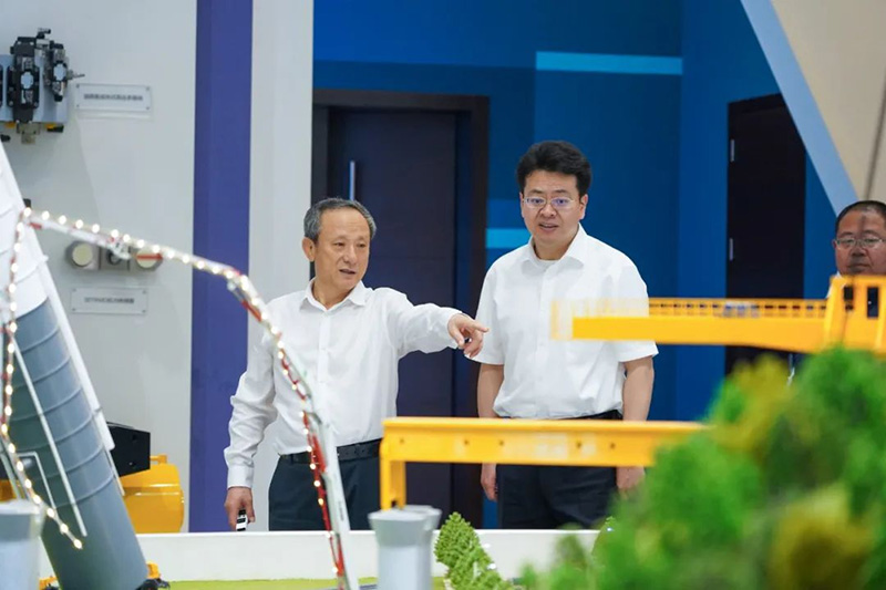 黑河市委副書記、市長李世峰一行蒞臨徐工訪問調(diào)研