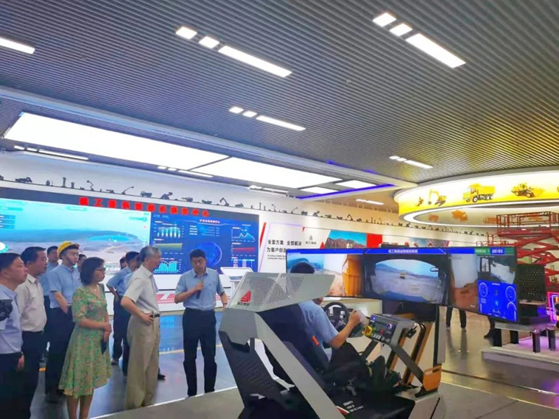 礦車無人駕駛現(xiàn)場演示